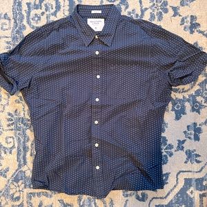 Abercrombie and Fitch short sleeve men’s collared shirt.
